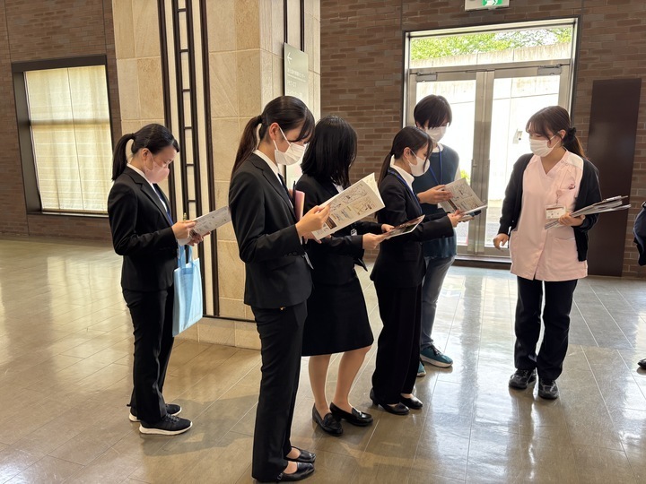 未来の職場見学バスツアー
